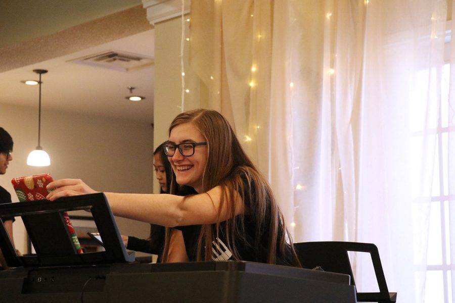 Senior+Natalie+Taylor+prepares+herself+to+play+her+duet+of+Silent+Night+with+junior+Kaitlyn+Dacpano.+She+also+played+part+of+the+March+from+The+Nutcracker%E2%80%9D+with+three+other+piano+players.+